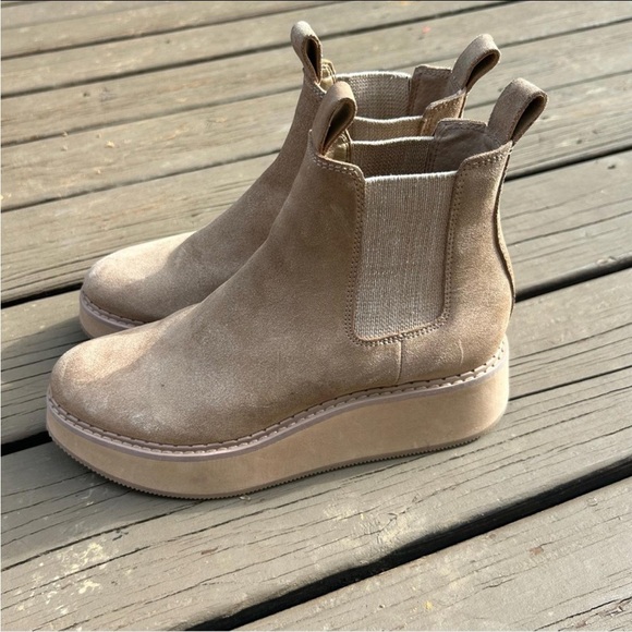 Dolce Vita Huey Tan Chelsea Platform Boot | Pull On Suede | Size 7 - Picture 3 of 9